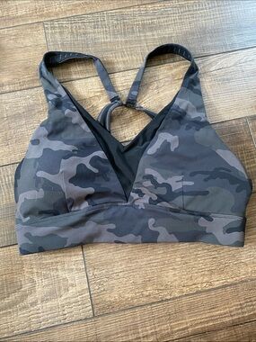 Camouflage V-Neck Sports Bralette in Dark Gray Camo